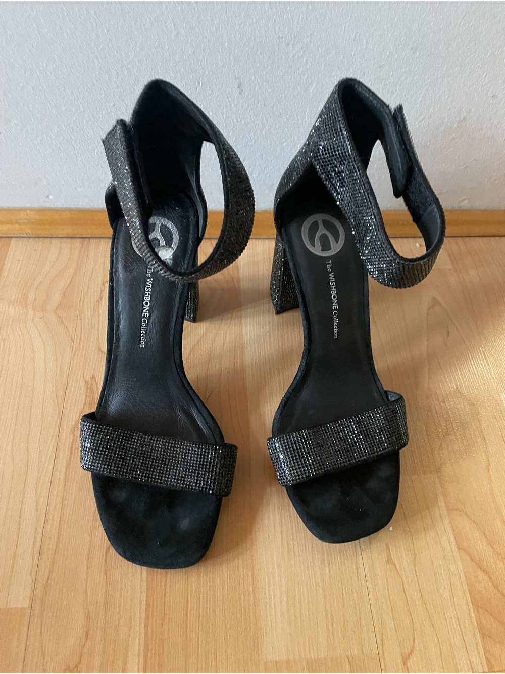 Black WISHBONE Rhinestone Block Heel Sandals Size 8M